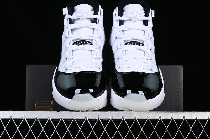 AIR JORDAN 11