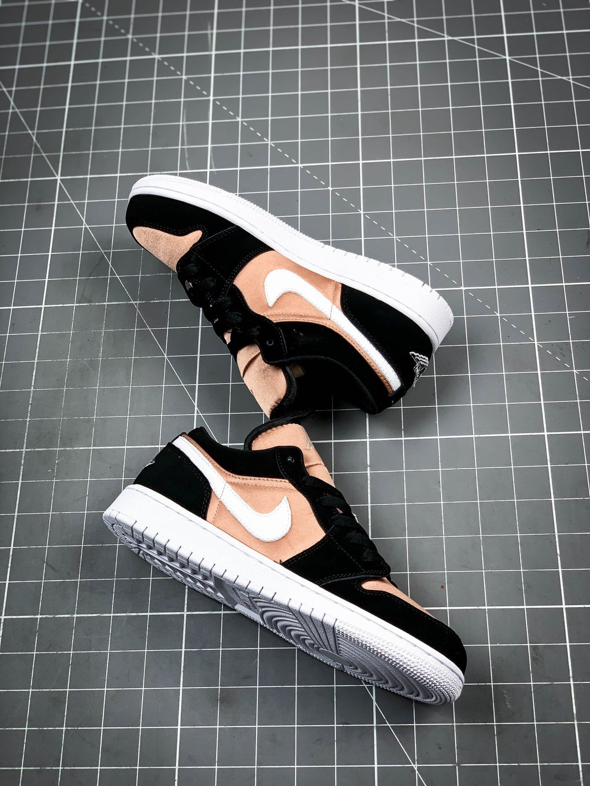 AIR JORDAN 1