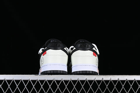 SB WHITE BLACK
