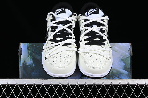 SB WHITE BLACK