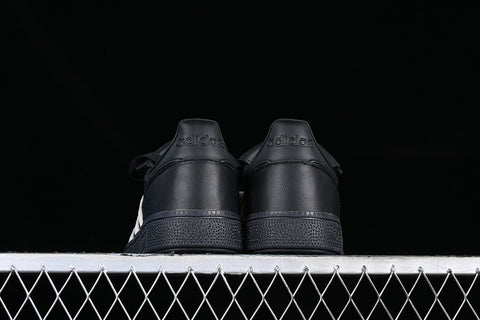 HANDBALL SPEZIAL BLACK