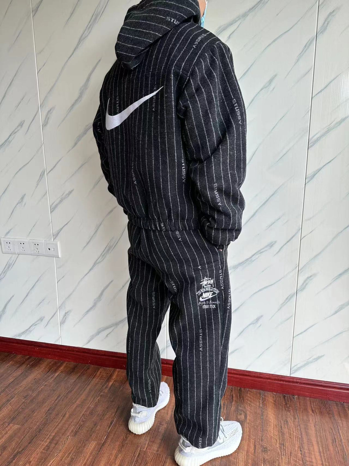NIKE